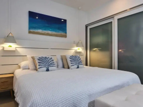 Luxury 2-Bedroom Condo with Ocean and Sunset Views