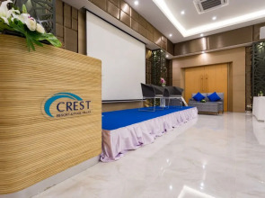 Crest Resort & Pool Villas