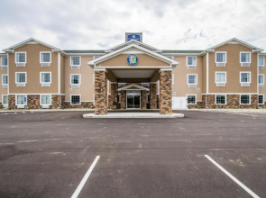 Cobblestone Hotel & Suites - Hutchinson