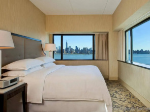 Sheraton Lincoln Harbor Hotel