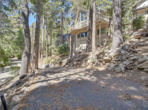 Serene Cabin Rental Near Lake Arrowhead Village!