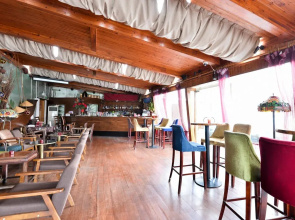 Captain Hostel