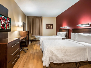 Red Roof Inn PLUS+ Long Island - Garden City