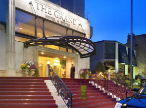 Grand Hotel & Suites
