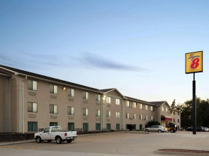 Super 8 By Wyndham Lincoln North