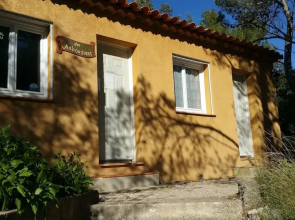 Les Arbousiers