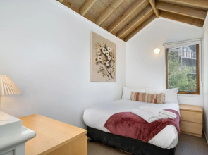 Banjo 1 bedroom with loft bunk room and amazing views