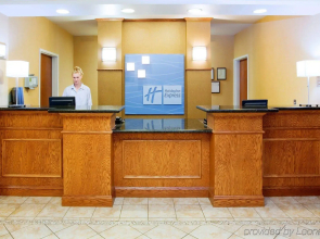 Holiday Inn Express & Suites Rocky Mount Smith Mountain Lake