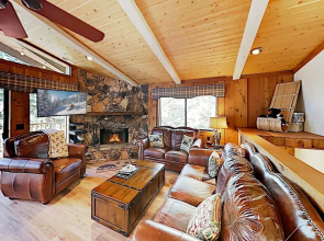 New Listing! Amazing Moonridge Getaway W/ Decks 4 Bedroom Home