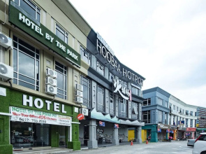OYO 90231 Hotel By The Park Plt