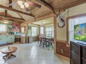 Kingsland Duo 2 Cottages in 1 w/ Lakeview!