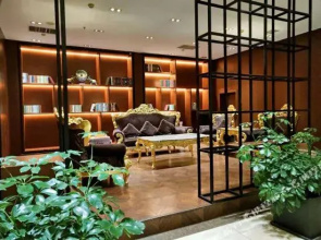 Huachen Zhongzhou Business Hotel