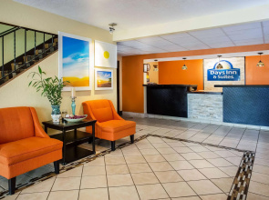 Days Inn & Suites by Wyndham Stevens Point