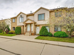 Cozy Clinton Township Condo: 3 Mi to Anchor Bay!