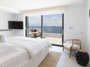 Beachfront Villa in Kavouri