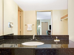 Days Inn by Wyndham Orlando Airport Florida Mall