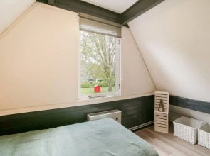 Peaceful Holiday Home in Tuitjenhorn