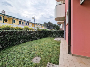Colourful Flat With a Fenced Garden and Fireplace