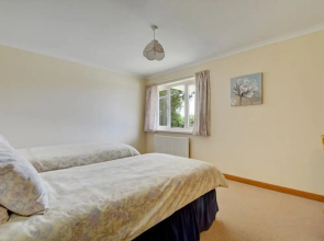 Spacious Holiday Home in Cornwall With Garden