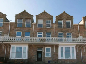 Spacious Apartment in Saint Ives near Beach