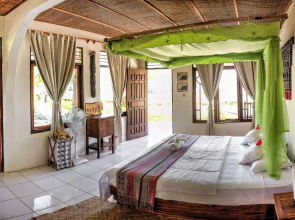 Malole Surf House