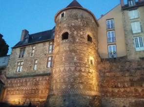 Petite Maison Romantique Coeur Historique Plantagenet, au calme