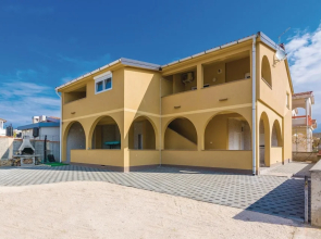 Beautiful Apartment in Vir With 2 Bedrooms and Wifi