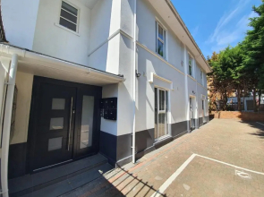 Beautiful Modern Studio Town Centre Close to Beach