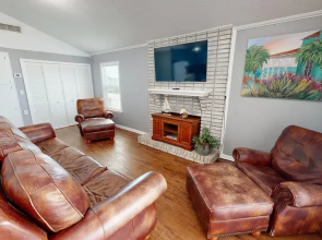 Canal Breeze Cottage 4 Bedroom Home
