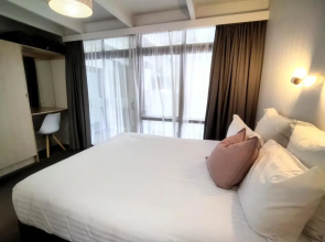 Whispering Sands Motel