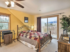 Inviting Townhome: 30 Mi to Yellowstone NP!