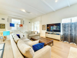 2 Mi to Beaches! Spacious Family Gem in Siesta Key