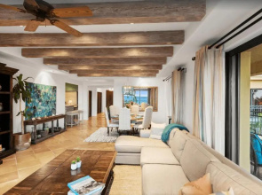 Best Executive-Style Luxury Residence on Property
