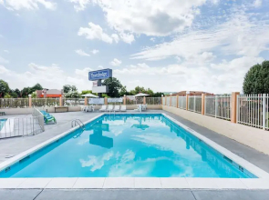 Travelodge Ridgeway Martinsville Area
