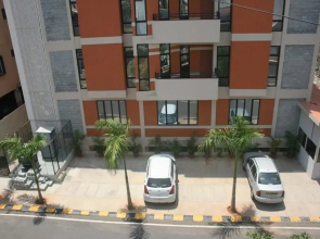 OYO 374 Apartment Near Fortis Hospital