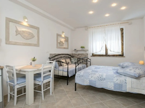 Spacious Apartment Krvavica