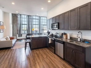 Sosuite 3BR Apt w Balcony, W/d, Gym, On-site Bar