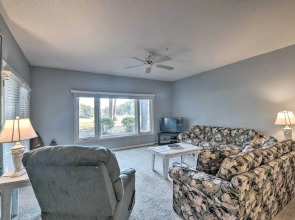 4 Mi to Ocean: Golf Resort Condo in N Myrtle Beach