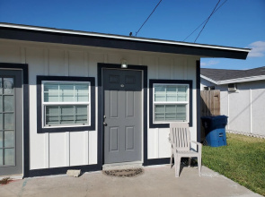 Nautical That One Apartment Near City Attractions by Redawning
