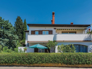 Beautiful Home in Novigrad With Wifi and 2 Bedrooms