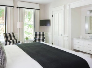 76 Main Ink Press Hotel