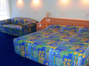 Runaway Bay Motor Inn
