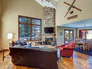 Grande Vista Boreas Pass by Pinnacle Lodging