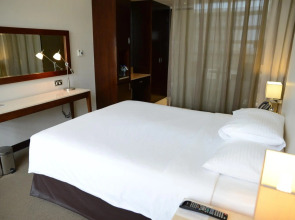 Отель Yas Plaza Circuit