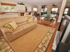 Lavish Retreat on the Lagoon Apartment 4