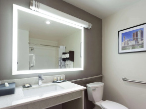 La Quinta Inn & Suites by Wyndham Columbus West - Hilliard