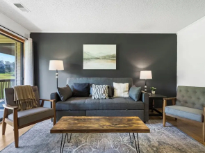 Tee Time on Turnberry Surrounded by the Shore of Lake Taneycomo