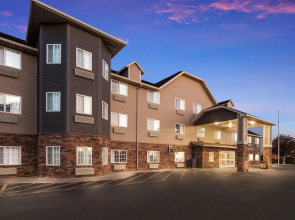 Red Roof Inn & Suites Omaha - Council Bluffs
