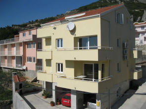 Apartments Zelic Tucepi