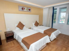 Mera Park Hotel Suites